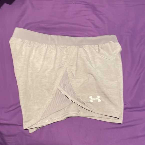 Small light grey heat gear under armor track shorts - Picture 3 of 3
